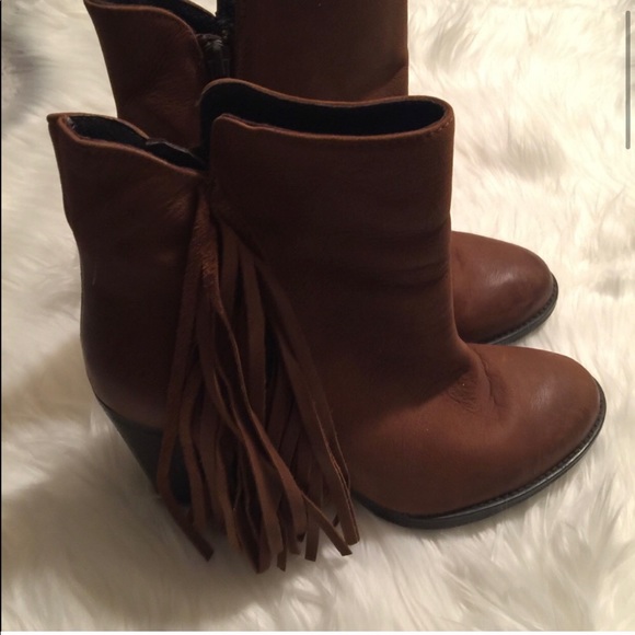 Steve Madden Brown Fringe bootie Size 10 - Picture 3 of 6